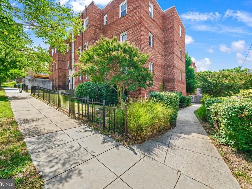 1800 28th Place Se, Unit 2, Washington, DC 20020 Main Photo