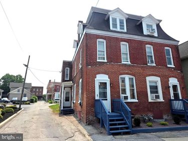 131 133 E CHESTNUT STREET , HANOVER, PA 17331