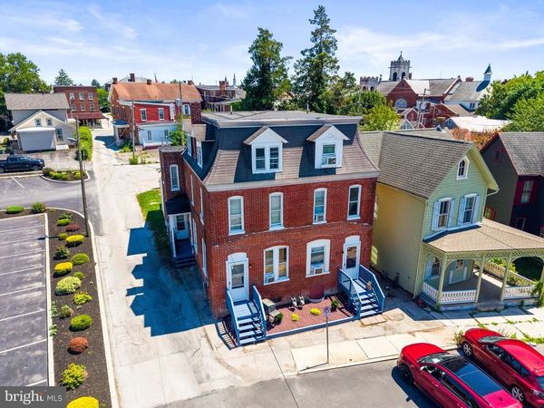 131 133 E CHESTNUT STREET, HANOVER, PA 17331