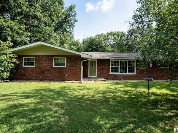 5592 CHURCH Street, Sesser, IL 62884