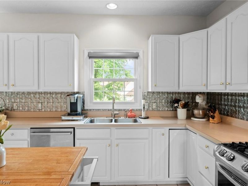 17118 Woodlawn Court, Strongsville, OH 44149 Photo 23