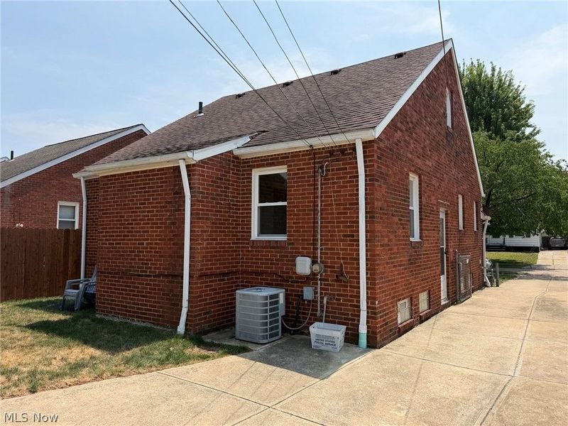 5714 Gilbert Avenue, Parma, OH 44129 Photo 4