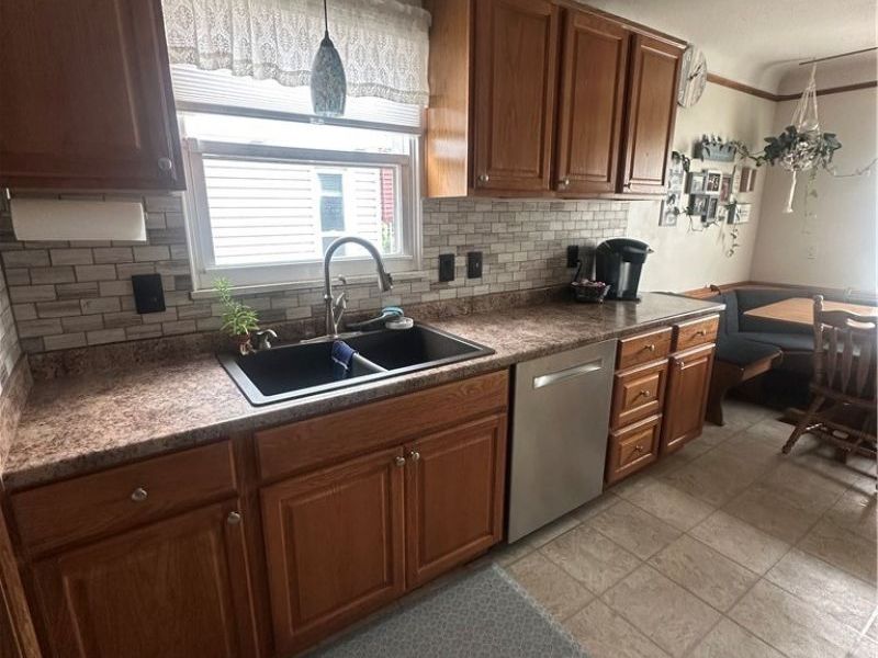 5502 Renwood Drive, Parma, OH 44129 Photo 6