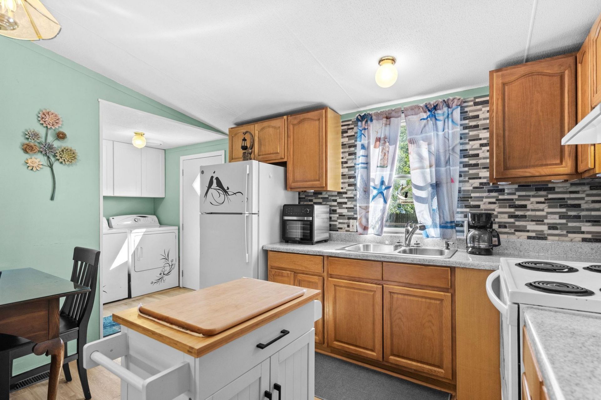 3254 Lyndon Dr.  Photo 16