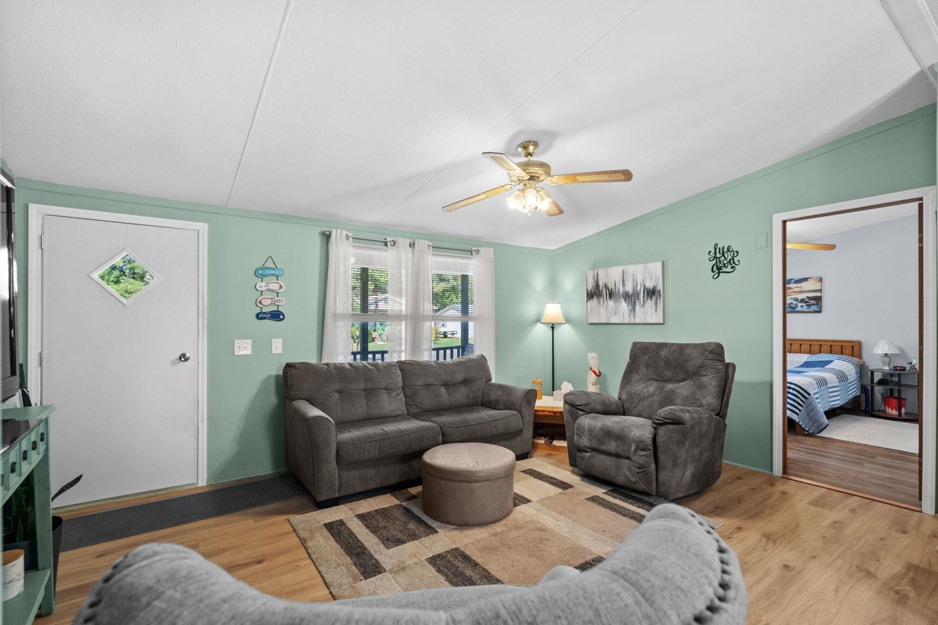 3254 Lyndon Dr.  Photo 9