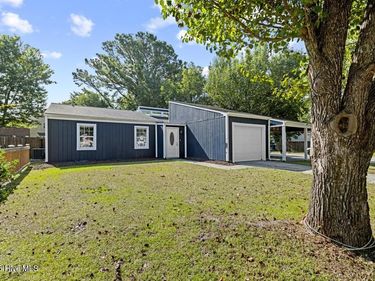 200 W Saltwood Place , Jacksonville, NC 28540