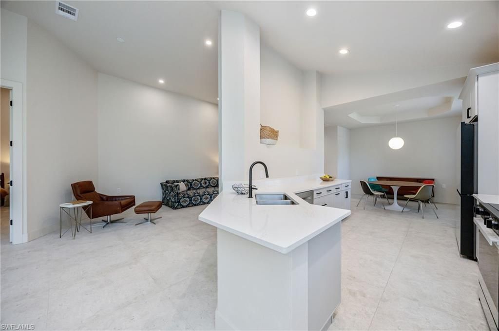 7128 Timberland Cir, Unit 201, Naples, FL 34109 Photo