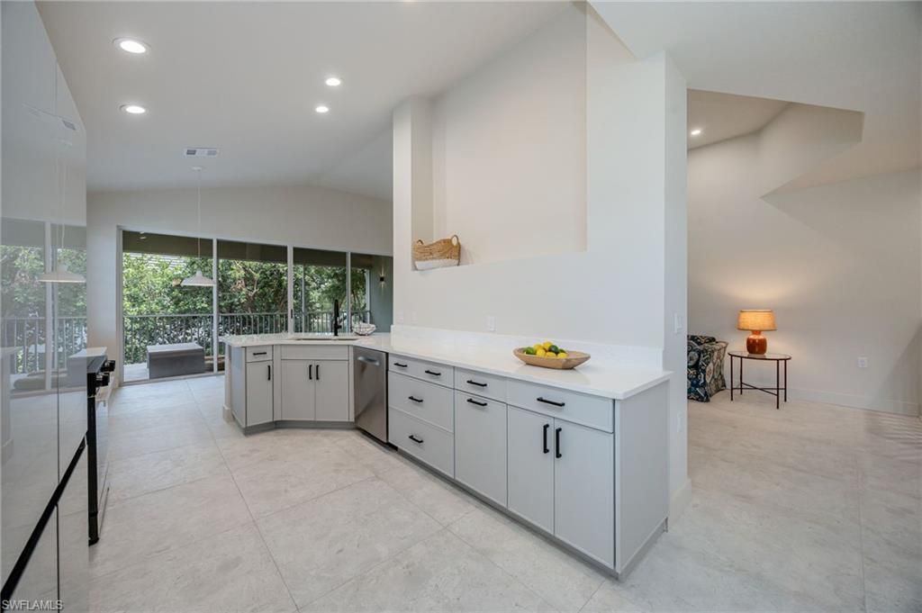 7128 Timberland Cir, Unit 201, Naples, FL 34109 Photo