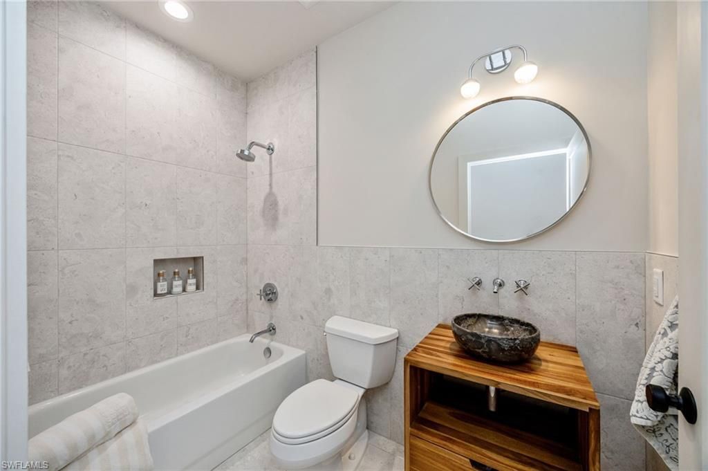7128 Timberland Cir, Unit 201, Naples, FL 34109 Photo