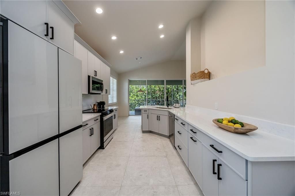 7128 Timberland Cir, Unit 201, Naples, FL 34109 Photo
