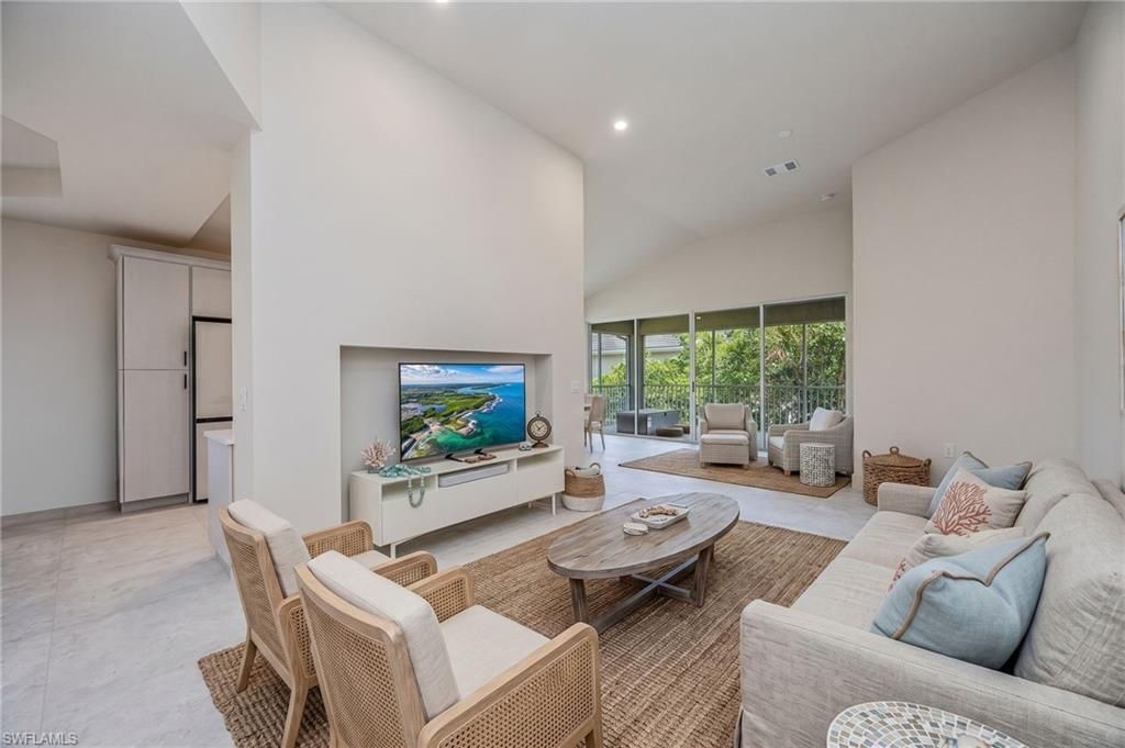 7128 Timberland Cir, Unit 201, Naples, FL 34109 Photo