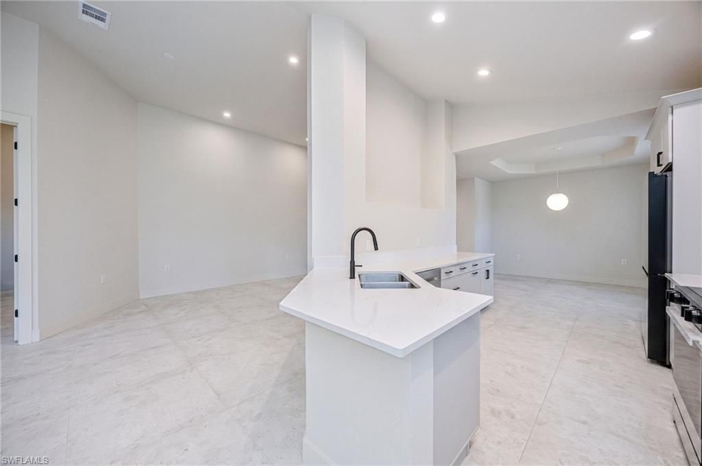7128 Timberland Cir, Unit 201, Naples, FL 34109 Photo
