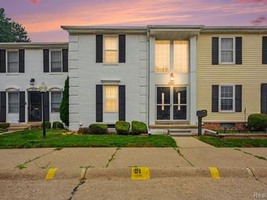 37491 Charter Oaks Boulevard, Clinton Twp, MI 48036