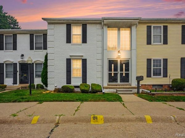 37491 Charter Oaks Boulevard, Clinton Twp, MI 48036