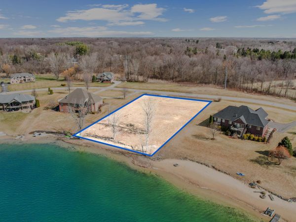 9176 Desert Trail Drive, Milan, MI 48160