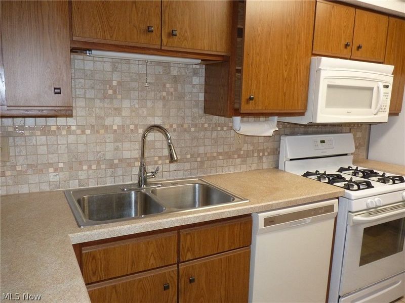 50 Stratford Green Drive, Unit 4, Canfield, OH 44406 Photo 16