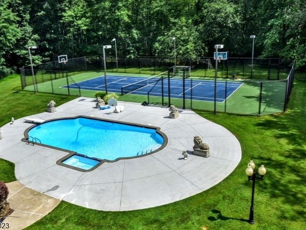 20 Burning Hollow Rd, Saddle River, NJ 07458