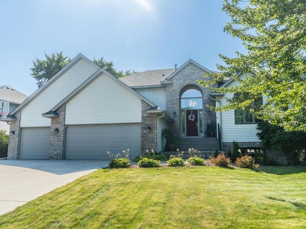1199 Ashley Lane , Mahtomedi, MN 55115