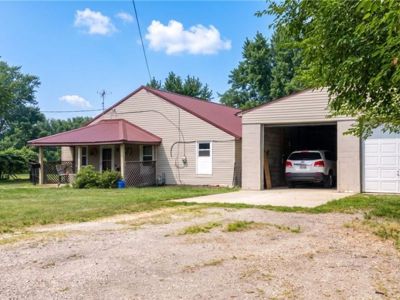 2407 30th Street NE, Canton, OH 44705 Photo 2