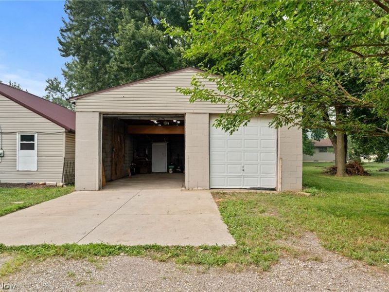 2407 30th Street NE, Canton, OH 44705 Photo 3