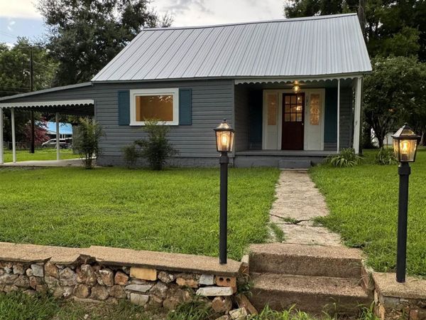 121 College Street, Courtland, AL 35618
