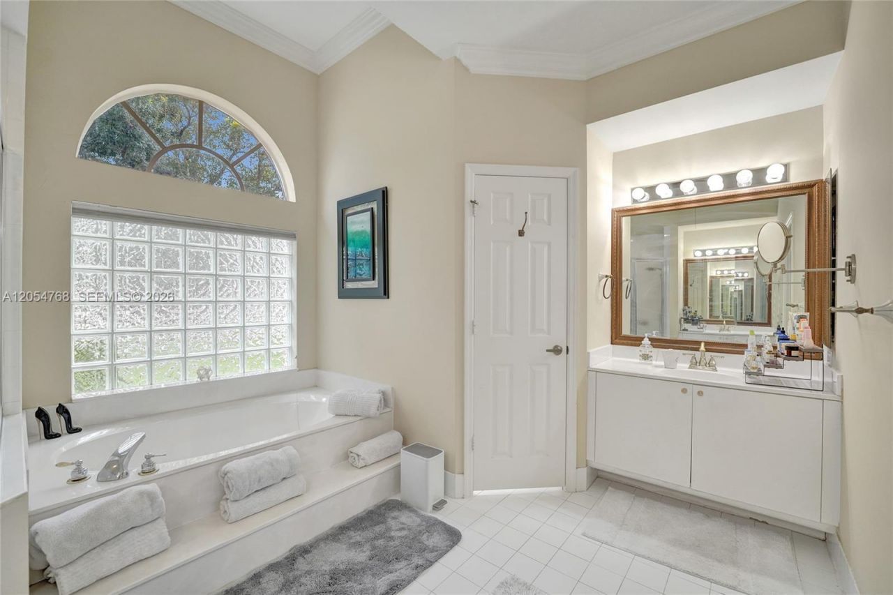 16366 N Mariposa Cir N , Pembroke Pines, FL 33331 Photo