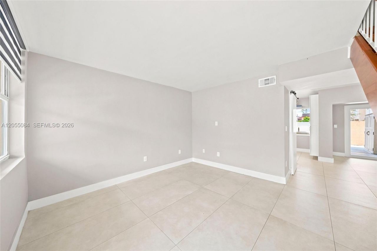 5255 W 26th Ct , Unit 803, Hialeah, FL 33016 Photo