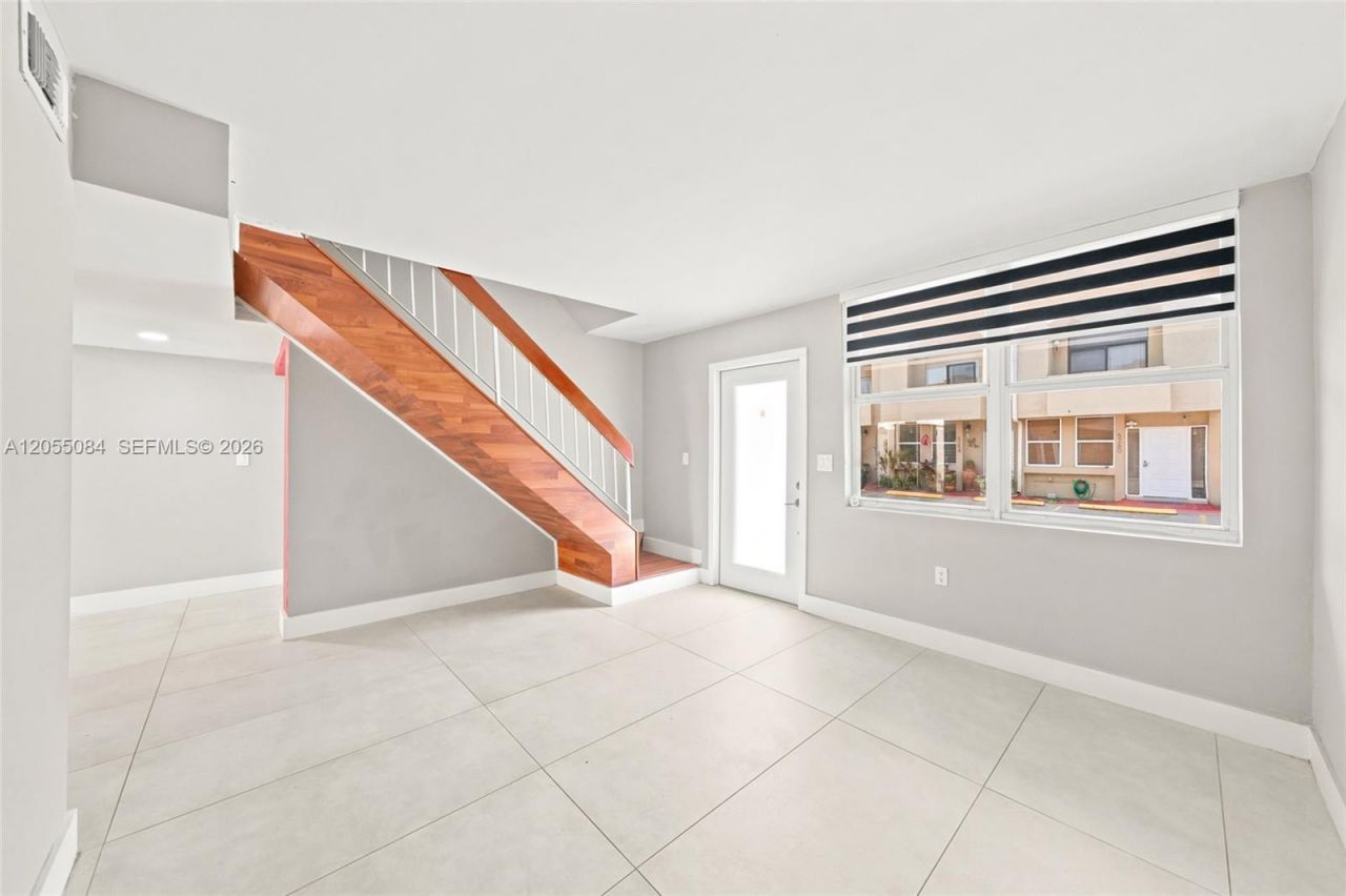 5255 W 26th Ct , Unit 803, Hialeah, FL 33016 Photo