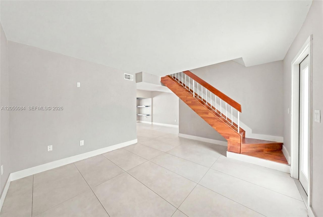 5255 W 26th Ct , Unit 803, Hialeah, FL 33016 Photo