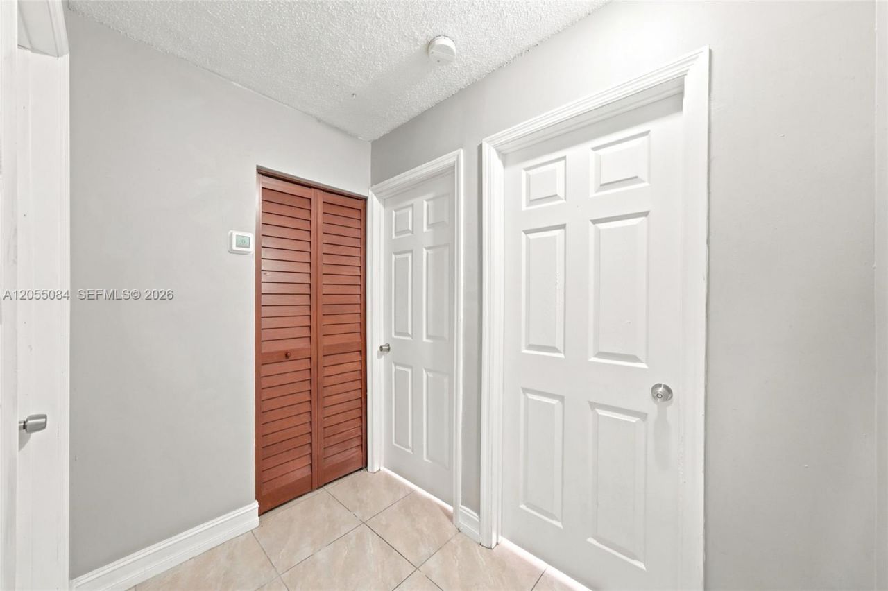 5255 W 26th Ct , Unit 803, Hialeah, FL 33016 Photo