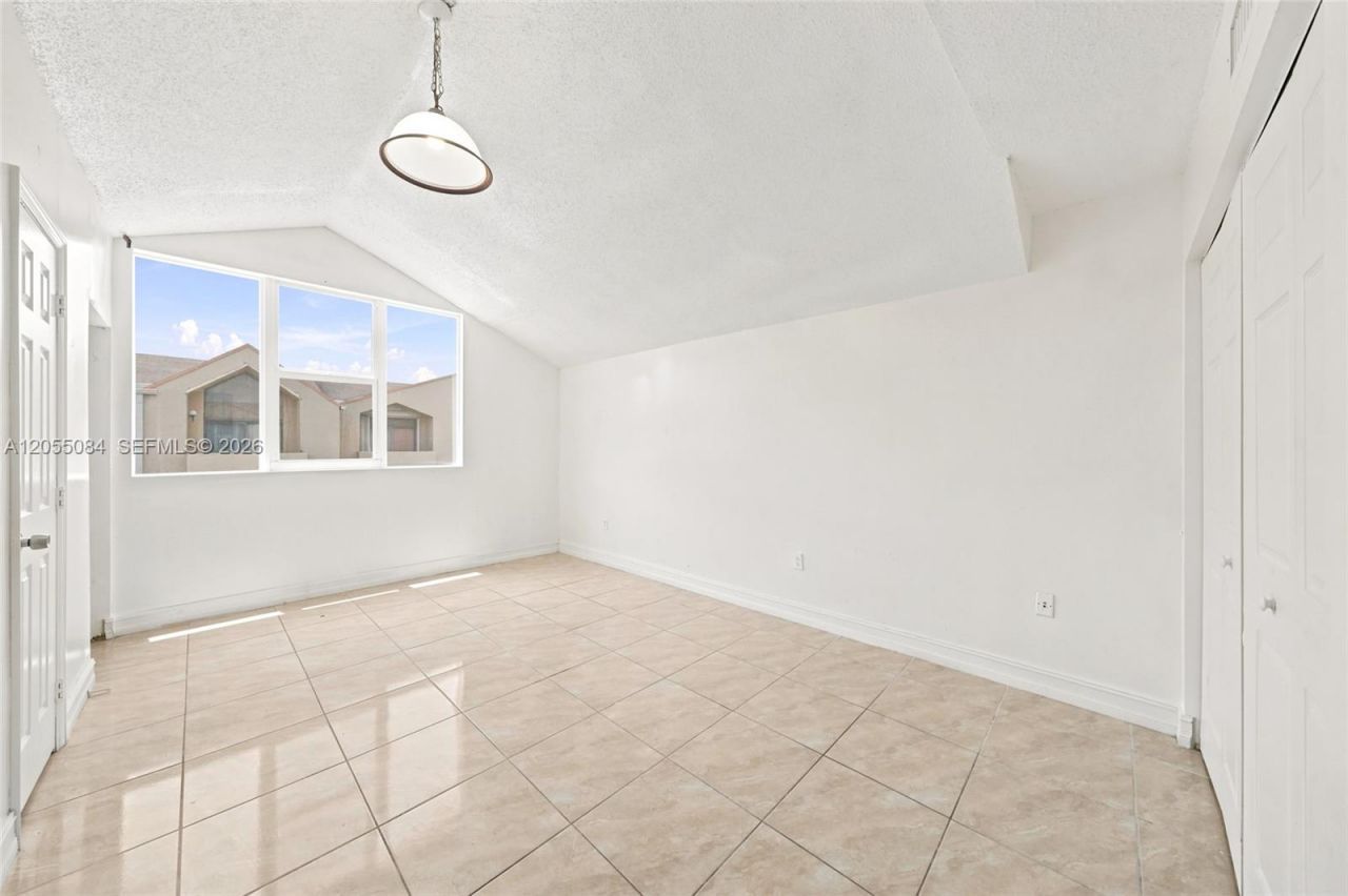 5255 W 26th Ct , Unit 803, Hialeah, FL 33016 Photo