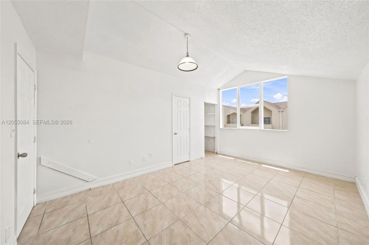 5255 W 26th Ct , Unit 803, Hialeah, FL 33016 Photo