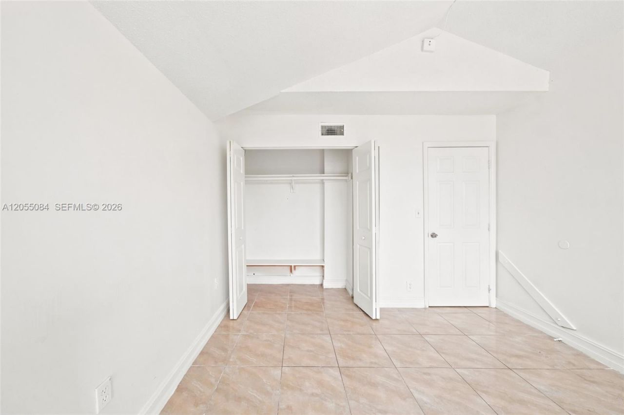 5255 W 26th Ct , Unit 803, Hialeah, FL 33016 Photo