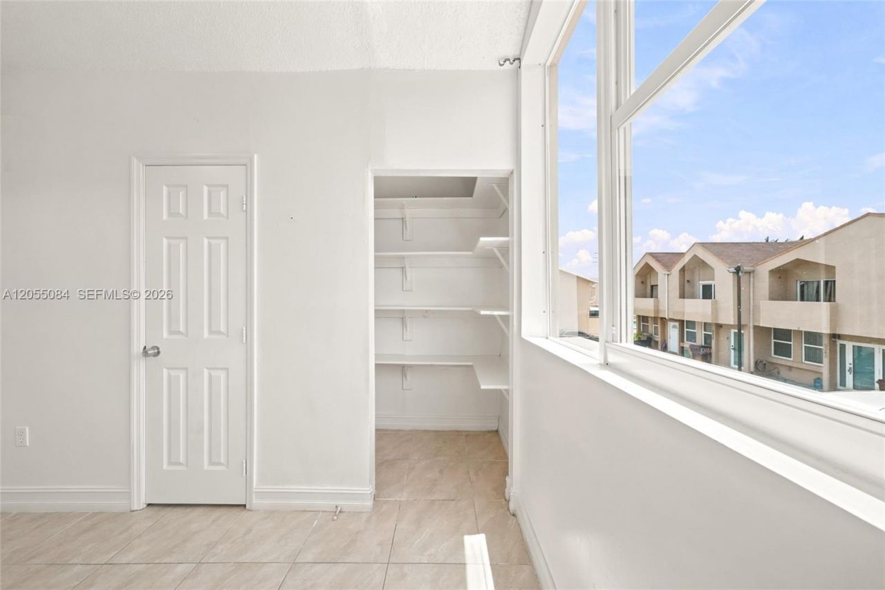 5255 W 26th Ct , Unit 803, Hialeah, FL 33016 Photo