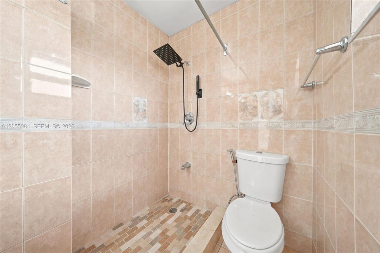 5255 W 26th Ct , Unit 803, Hialeah, FL 33016 Photo