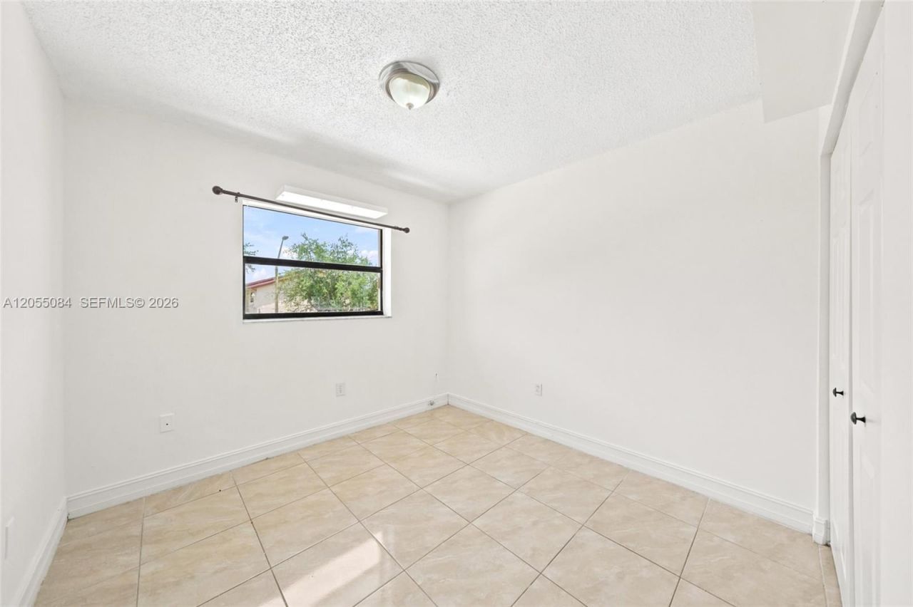 5255 W 26th Ct , Unit 803, Hialeah, FL 33016 Photo