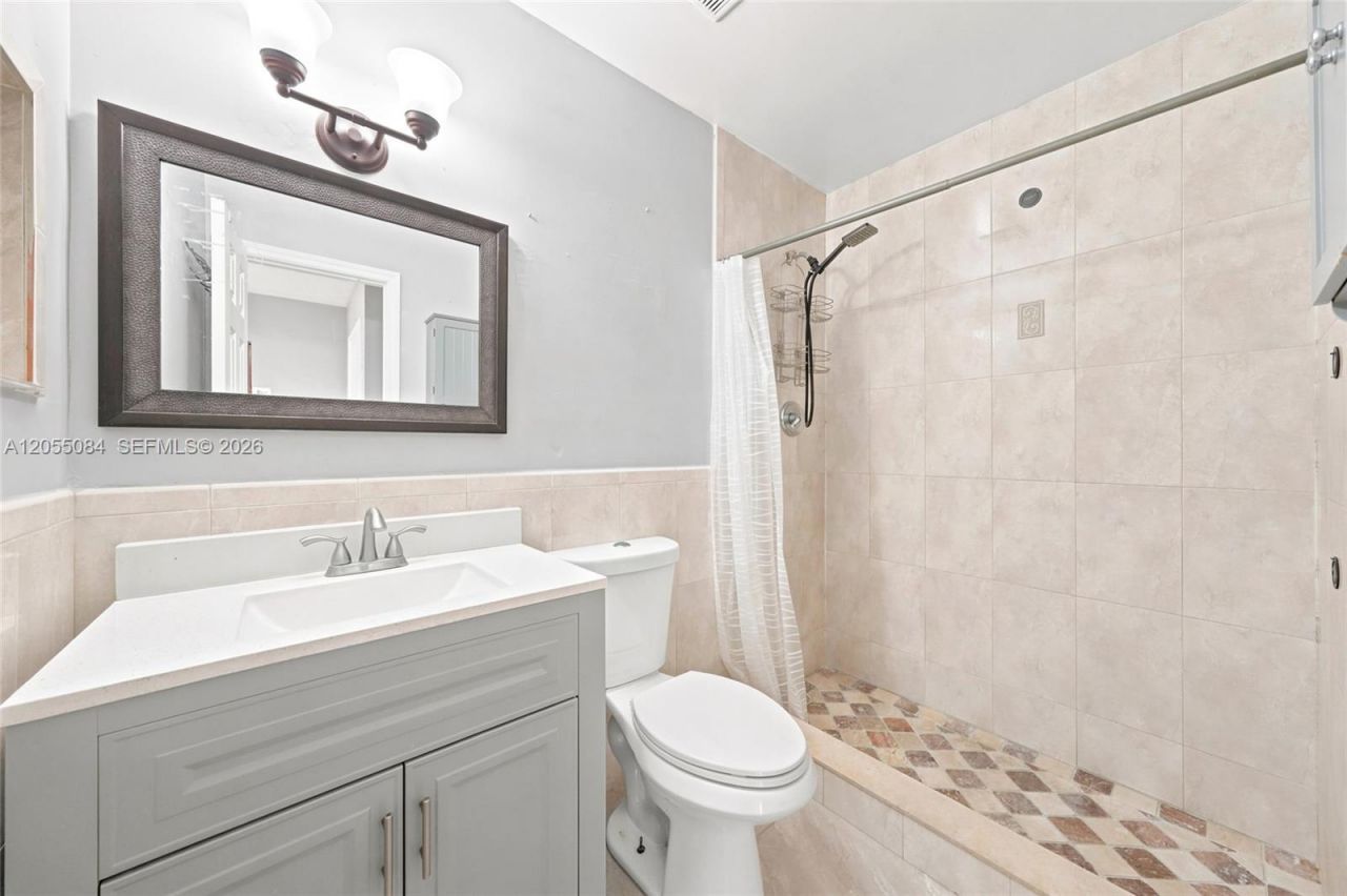 5255 W 26th Ct , Unit 803, Hialeah, FL 33016 Photo