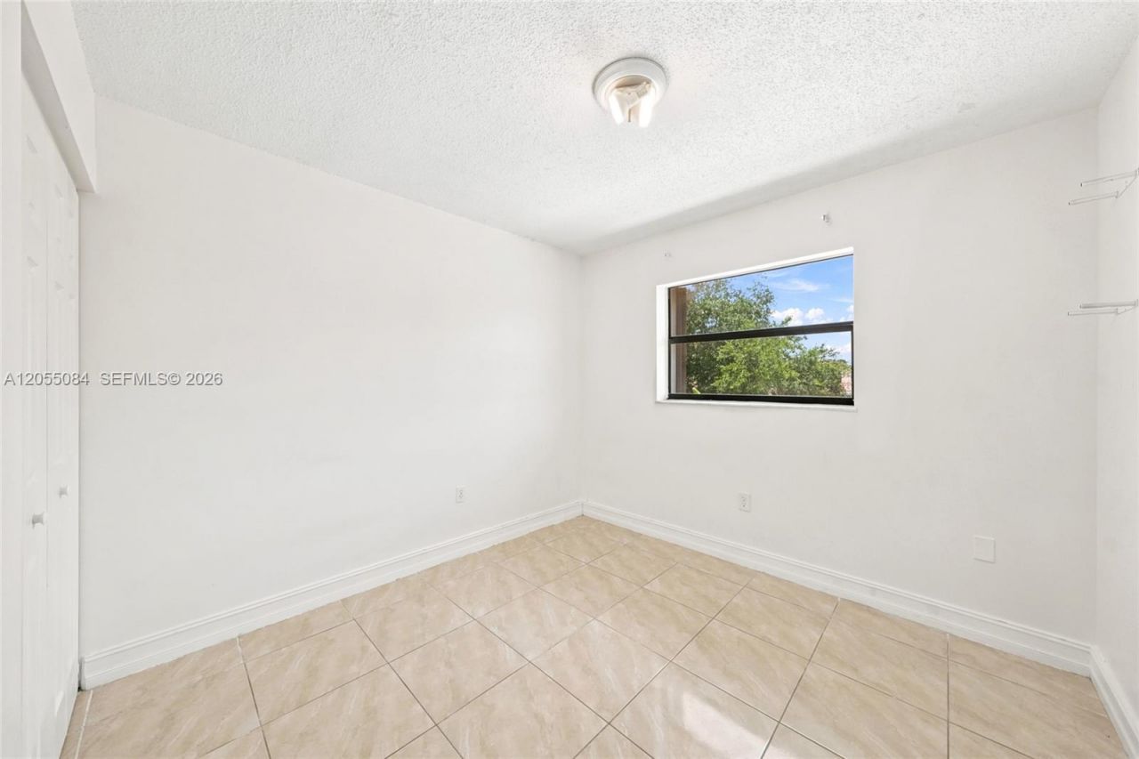 5255 W 26th Ct , Unit 803, Hialeah, FL 33016 Photo