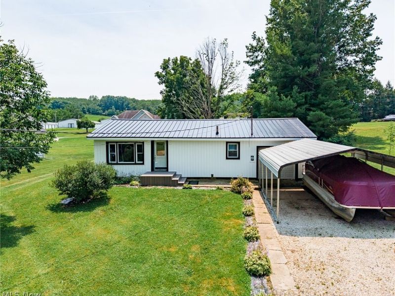 6102 Vale View Drive SW, Sherrodsville, OH 44675 Photo 1