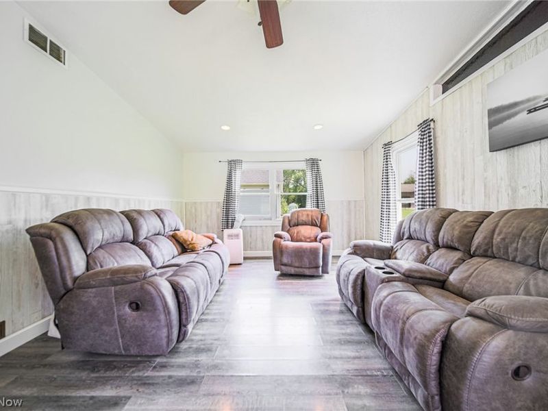 6102 Vale View Drive SW, Sherrodsville, OH 44675 Photo 9