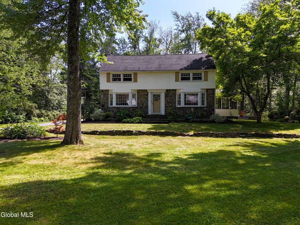 2270 Stuyvesant Drive, Niskayuna, NY 12309