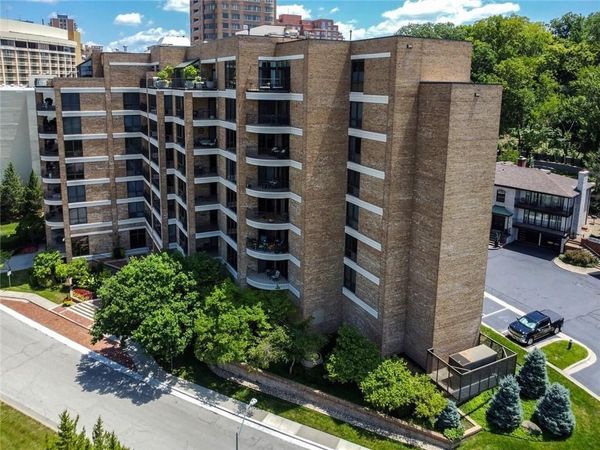 433 Ward Parkway, Unit 1 S, Kansas City, MO 64112