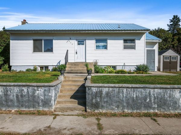 800 W 3rd St, Newport, WA 99156