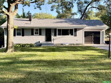 8741 Charles Street, Omaha, NE 68114