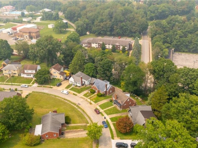 1496 Columbus Circle, Steubenville, OH 43952 Photo 11
