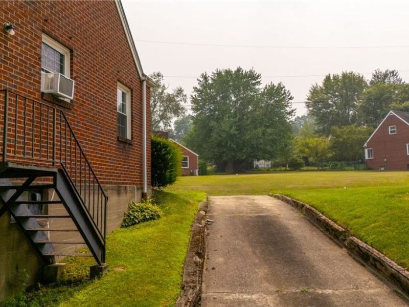 1496 Columbus Circle, Steubenville, OH 43952 Photo 2