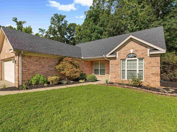 325 Madison Place Circle, Benton, AR 72015