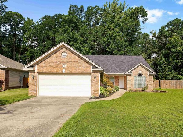325 Madison Place Circle, Benton, AR 72015