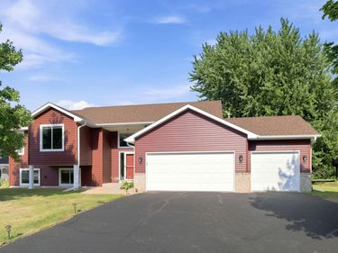 805 Daniel Drive, Belle Plaine, MN 56011