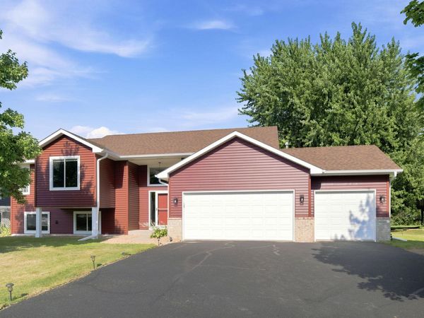 805 Daniel Drive , Belle Plaine, MN 56011